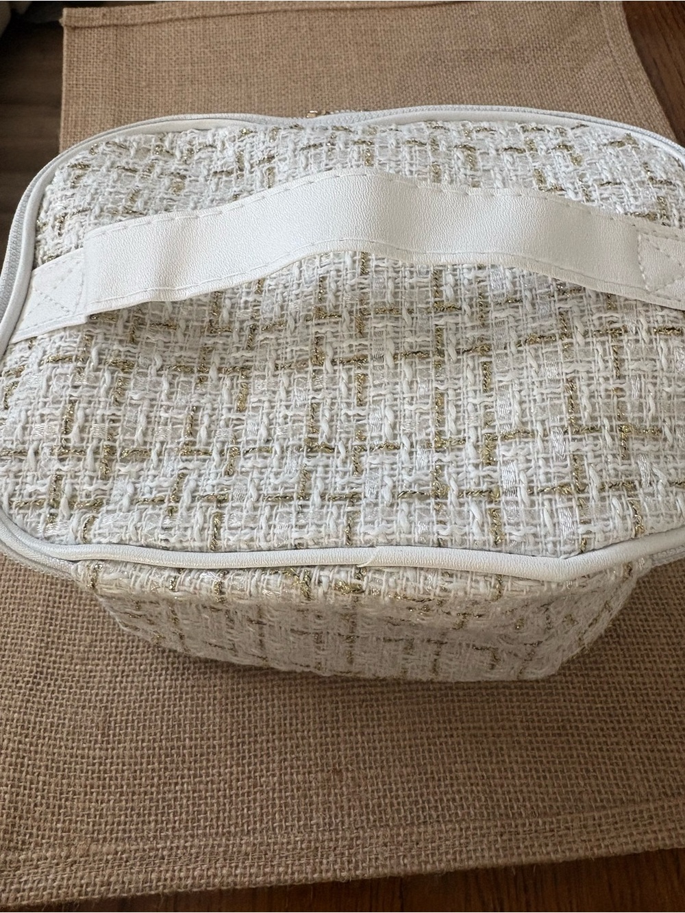 Unbranded White Tweed Cosmetic Carry Case with Gold Accents - Picture 3 of 4